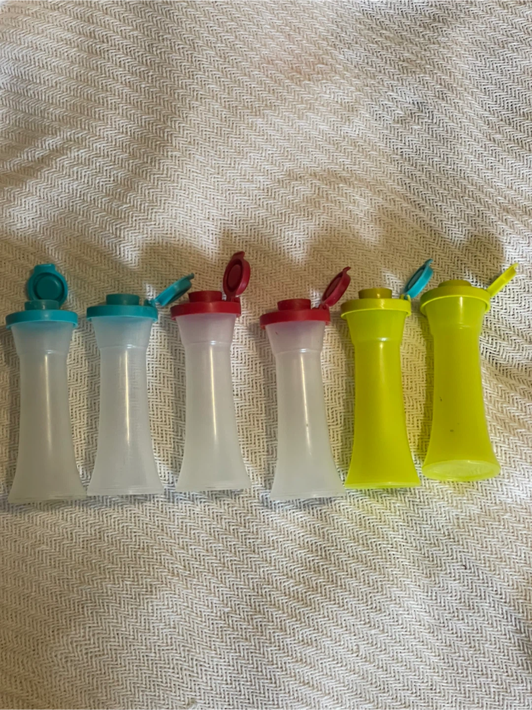 Tupperware Set of 6 Plastic Spice Shakers