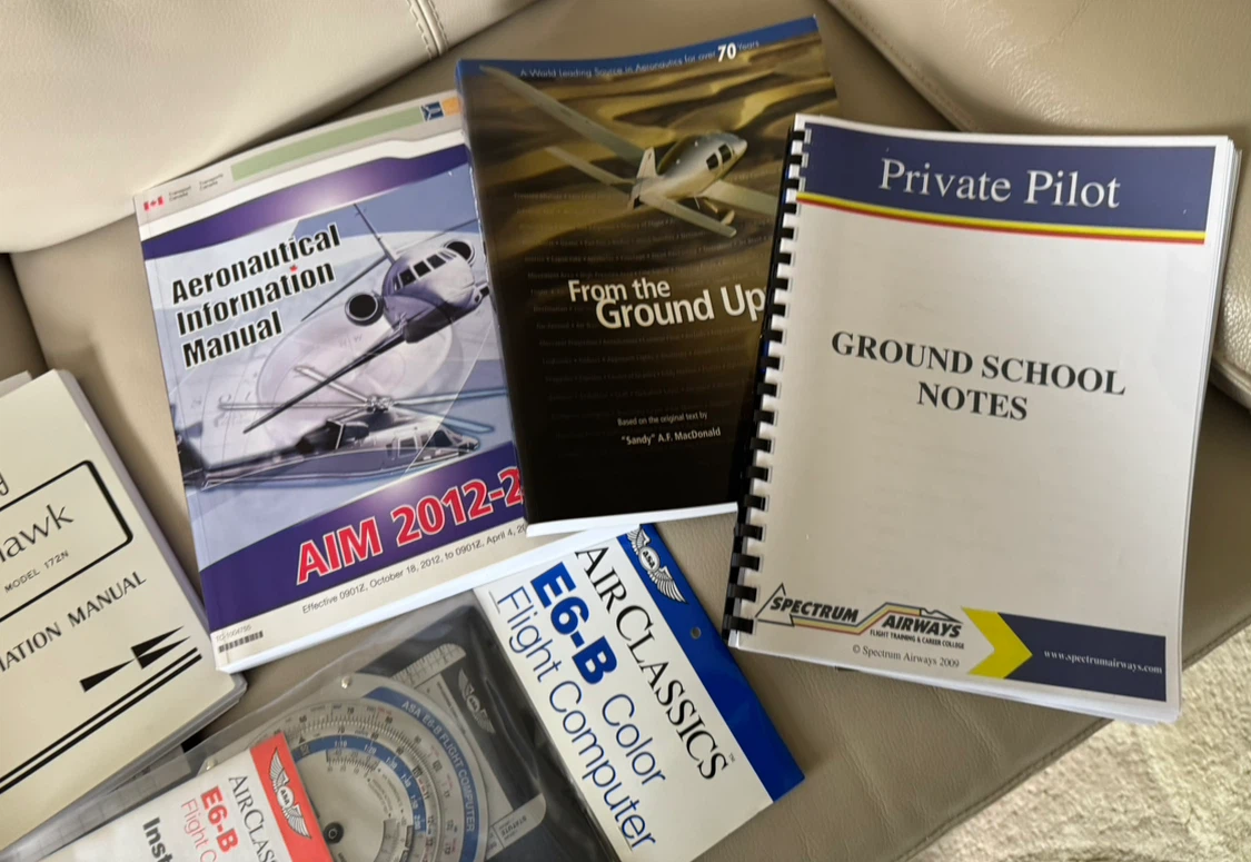 Spectrum Airways Flight Training Bag with Pilot Supplies - photo 2