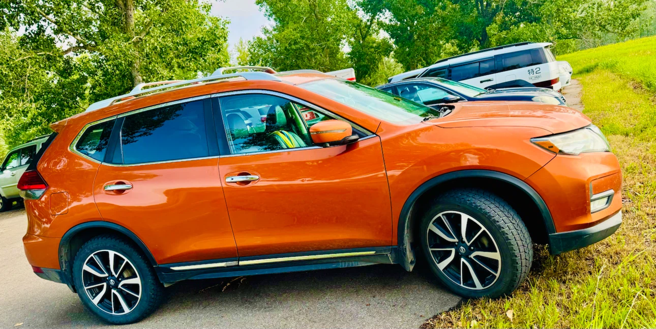 Nissan Rogue Orange SUV 2017 - photo 2