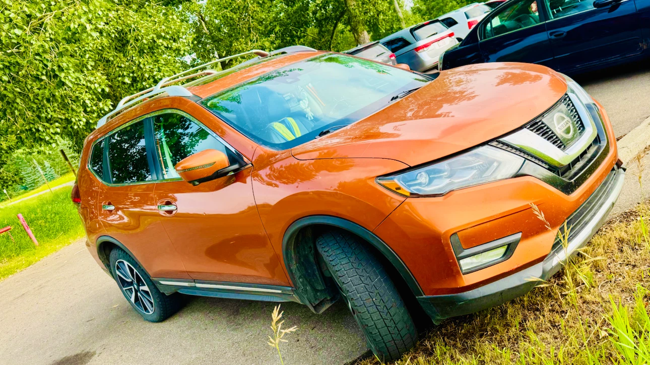 Nissan Rogue Orange SUV 2017 - photo 3