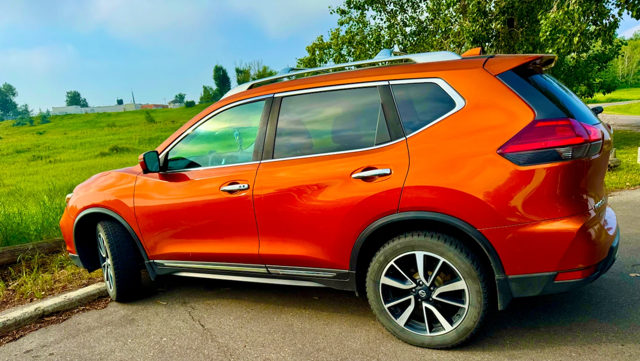 Nissan Rogue Orange SUV 2017 - photo 5