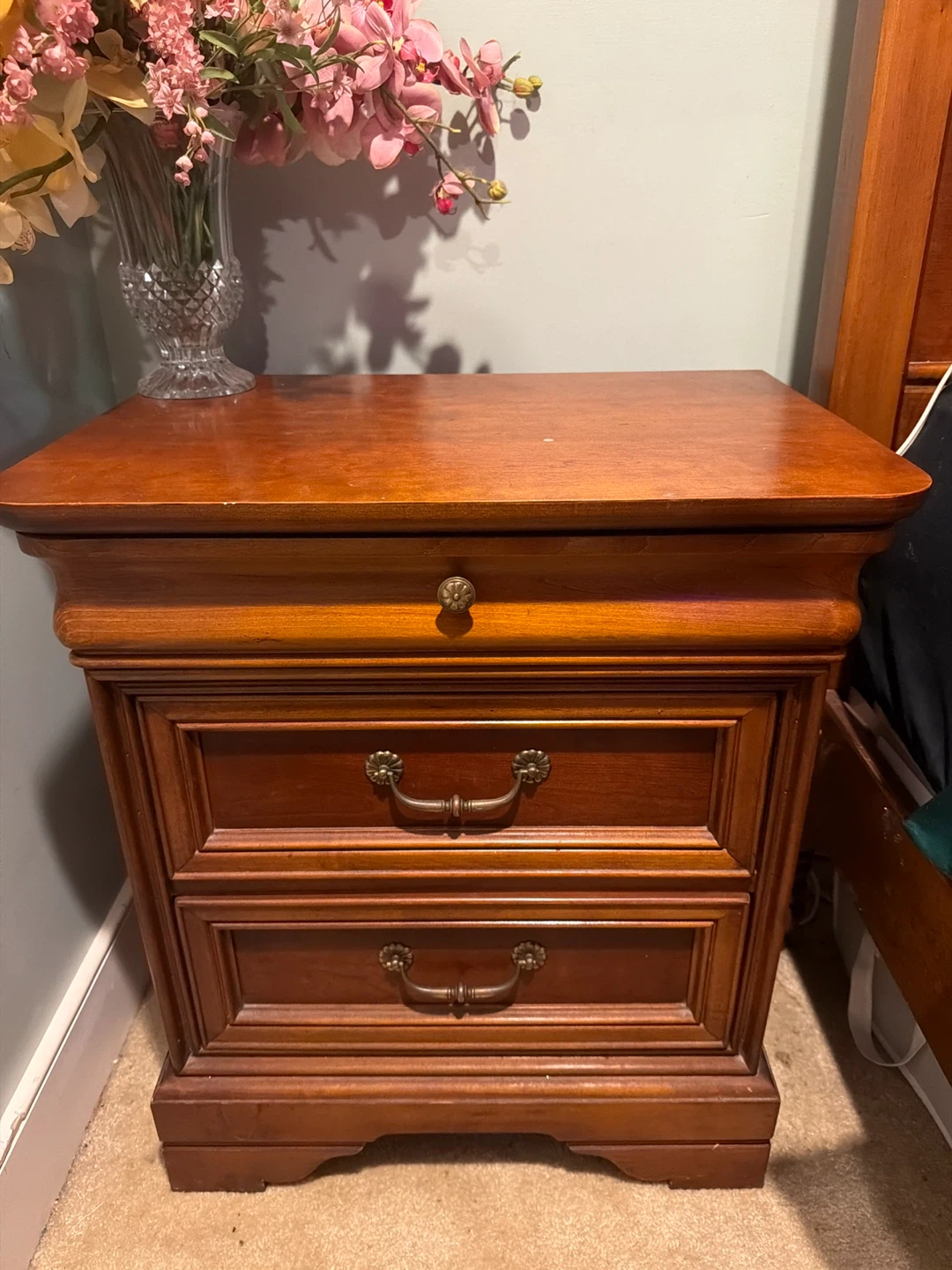Lexington Vintage Pair of Traditional Wooden Bedside Tables