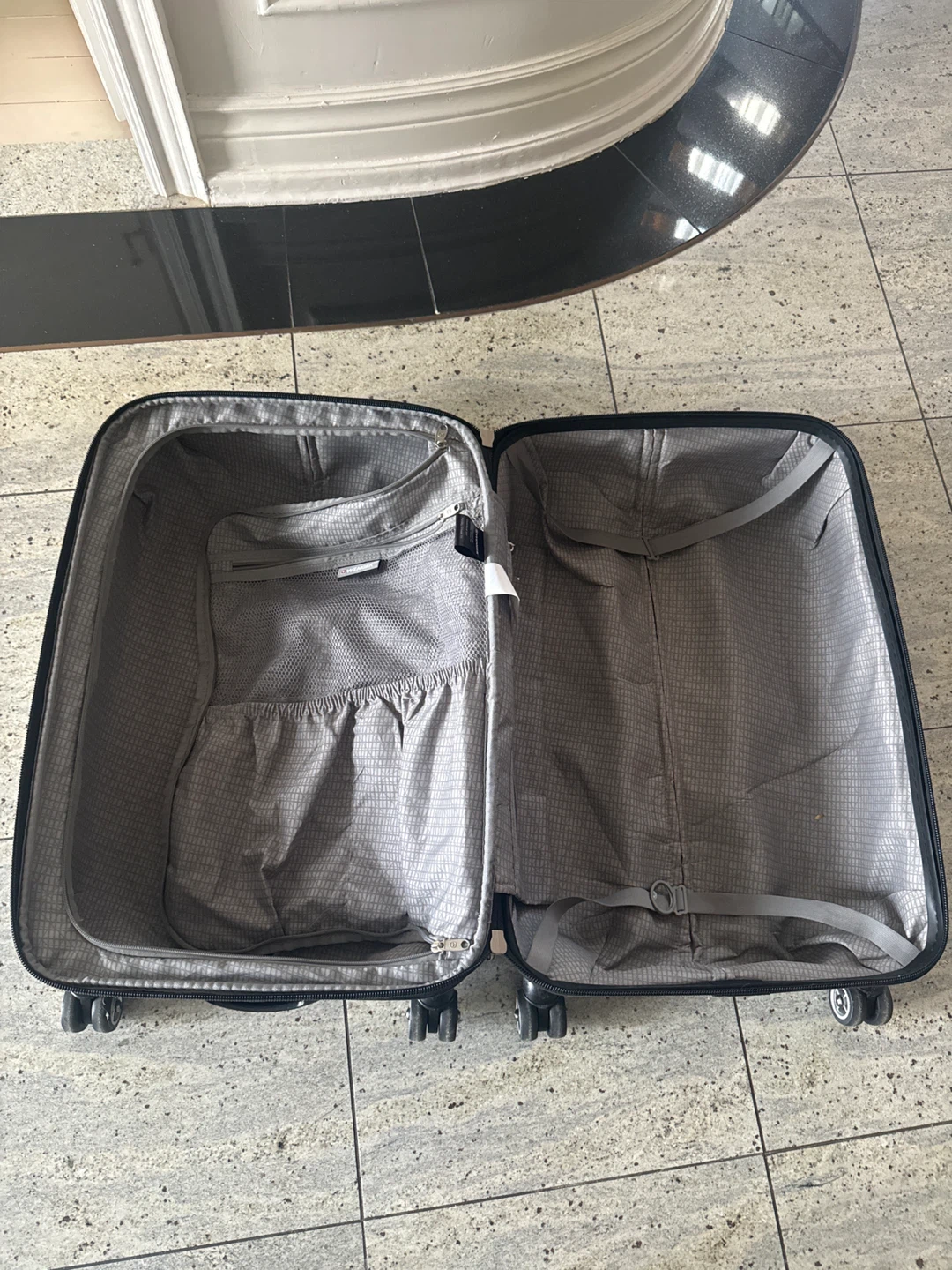Wenger Grey Hardside Spinner Luggage - photo 4