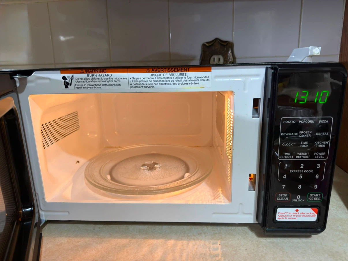 Microwave Oven - photo 2