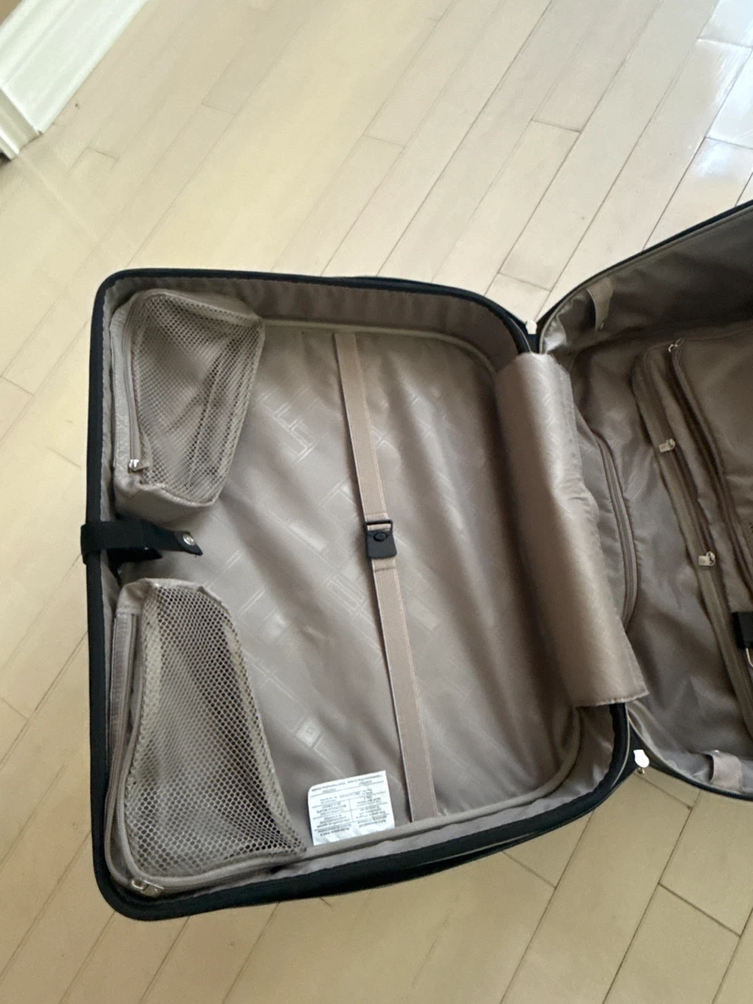 Samsonite Black Spinner Suitcase - photo 4
