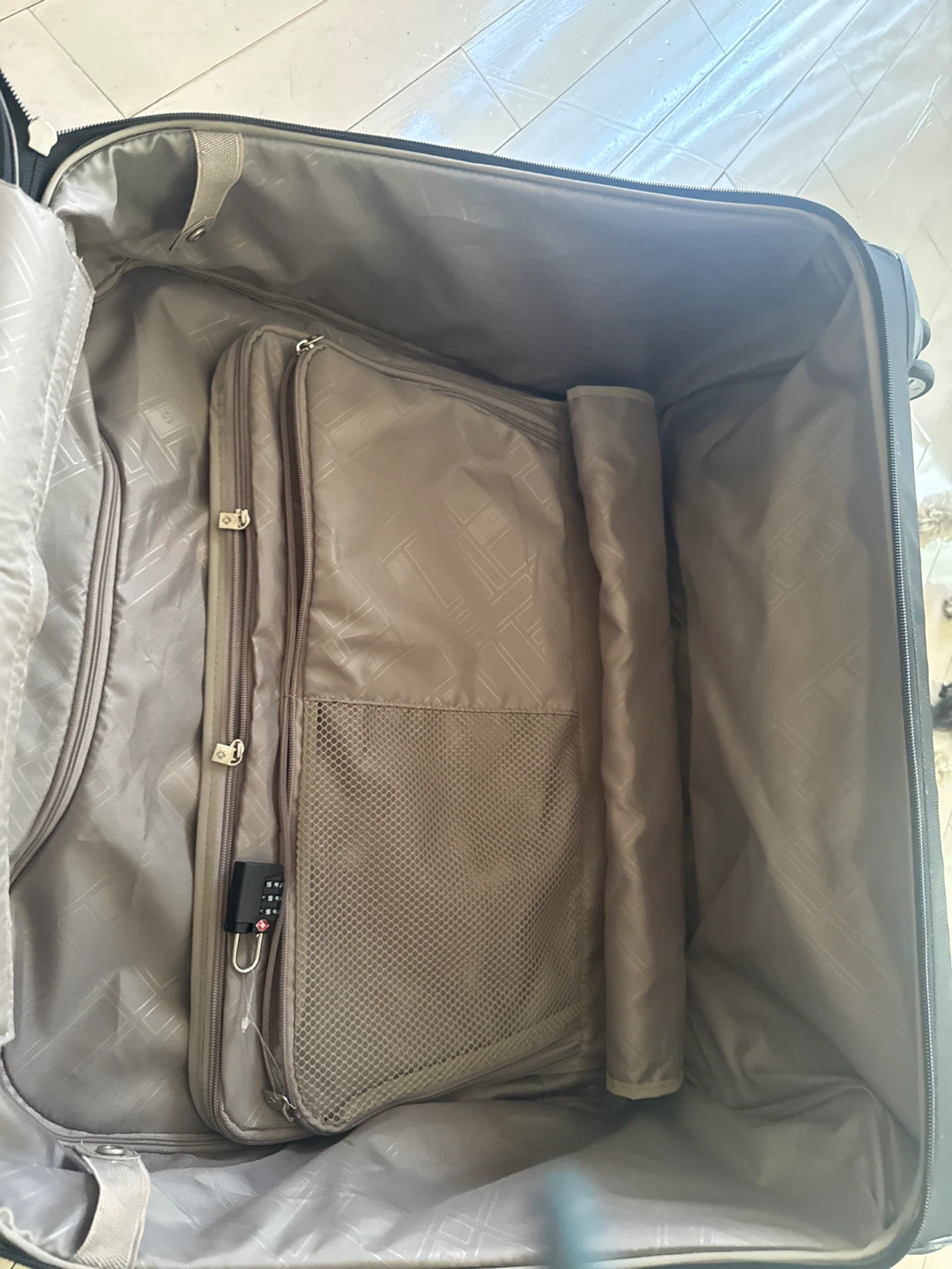 Samsonite Black Spinner Suitcase - photo 5