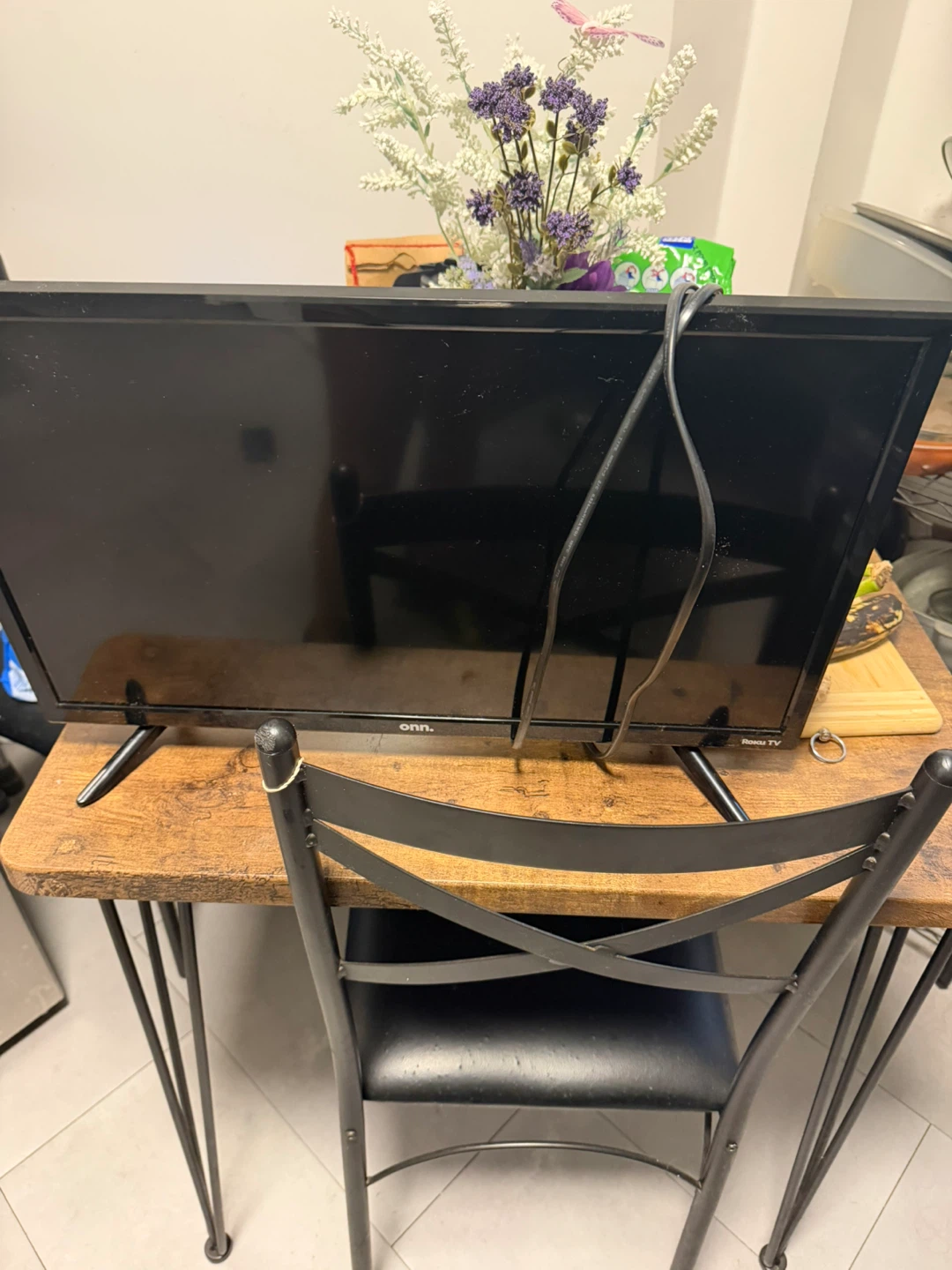 Onn. 24-inch Roku TV - photo 5