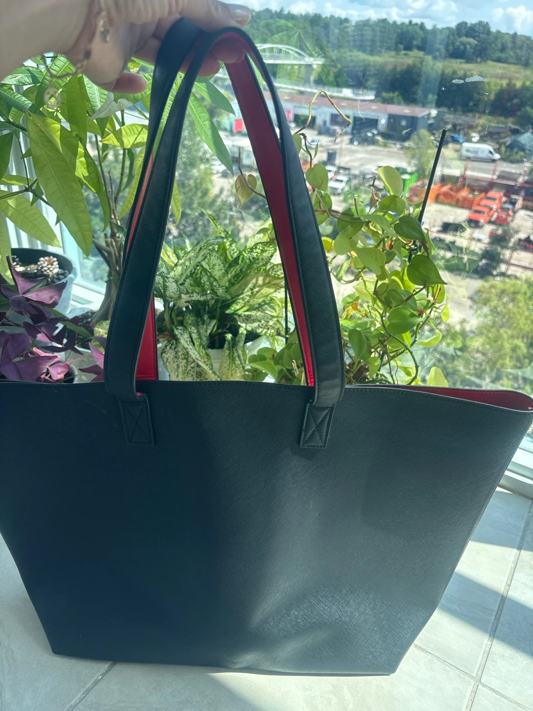 Shiseido Tote black and red Bag