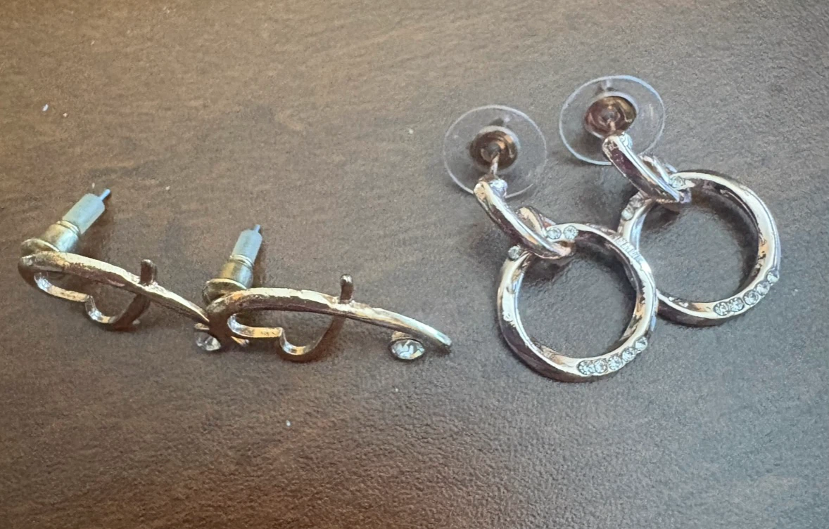 13 pairs of Earrings with Heart shaped box (New) (Free) - photo 2