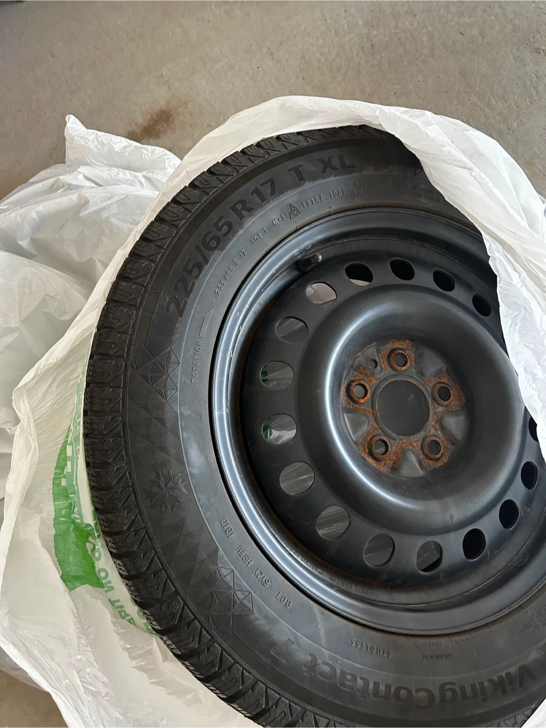 Continental VikingContact 7 Winter Tire
