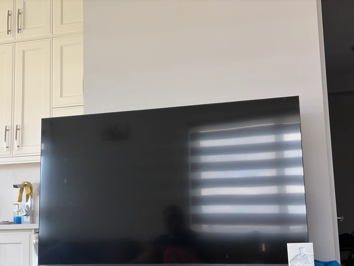 Hisense U68QG Like New QLED Mini-LED RGB 4K 55” TV