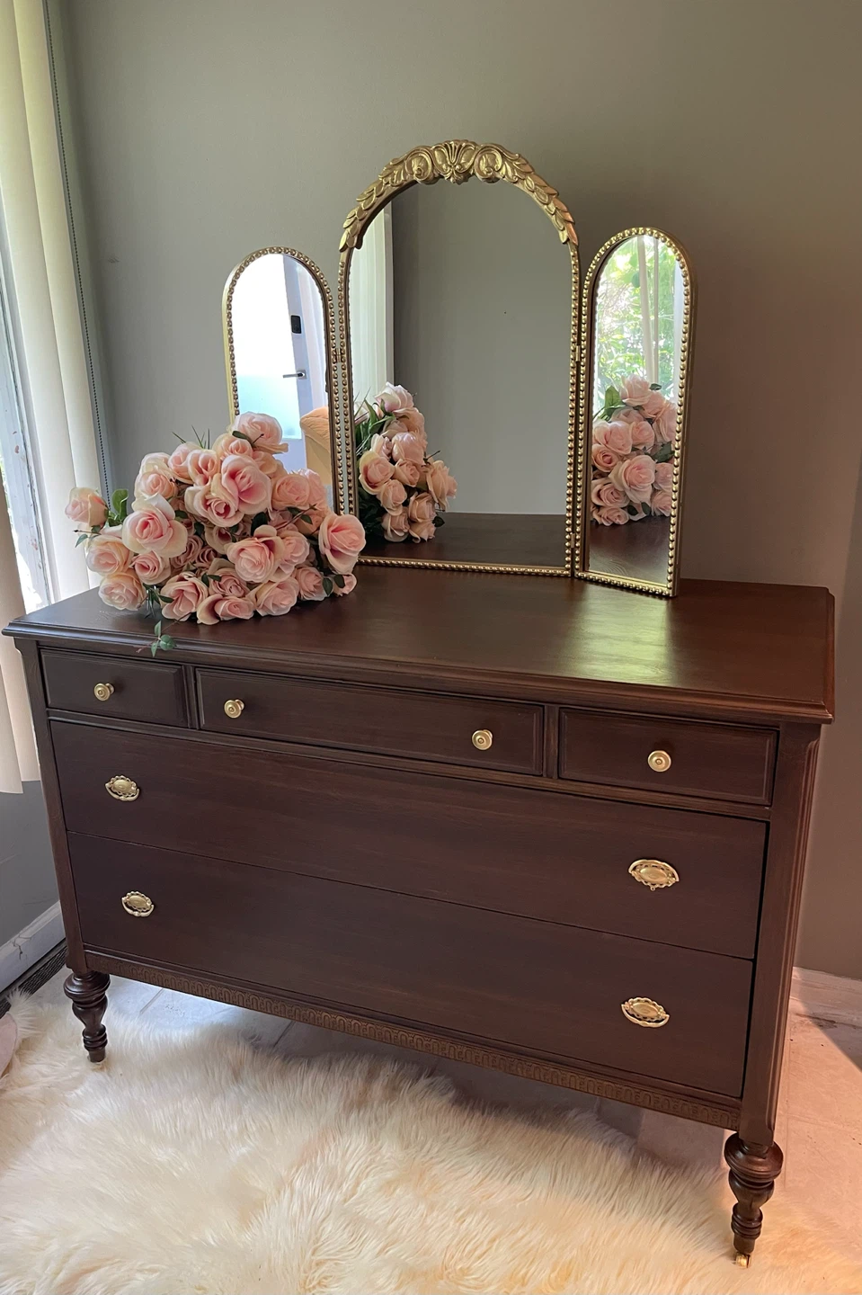 Vintage 5 drawers dresser/ vanity/small credenza/entrance piece