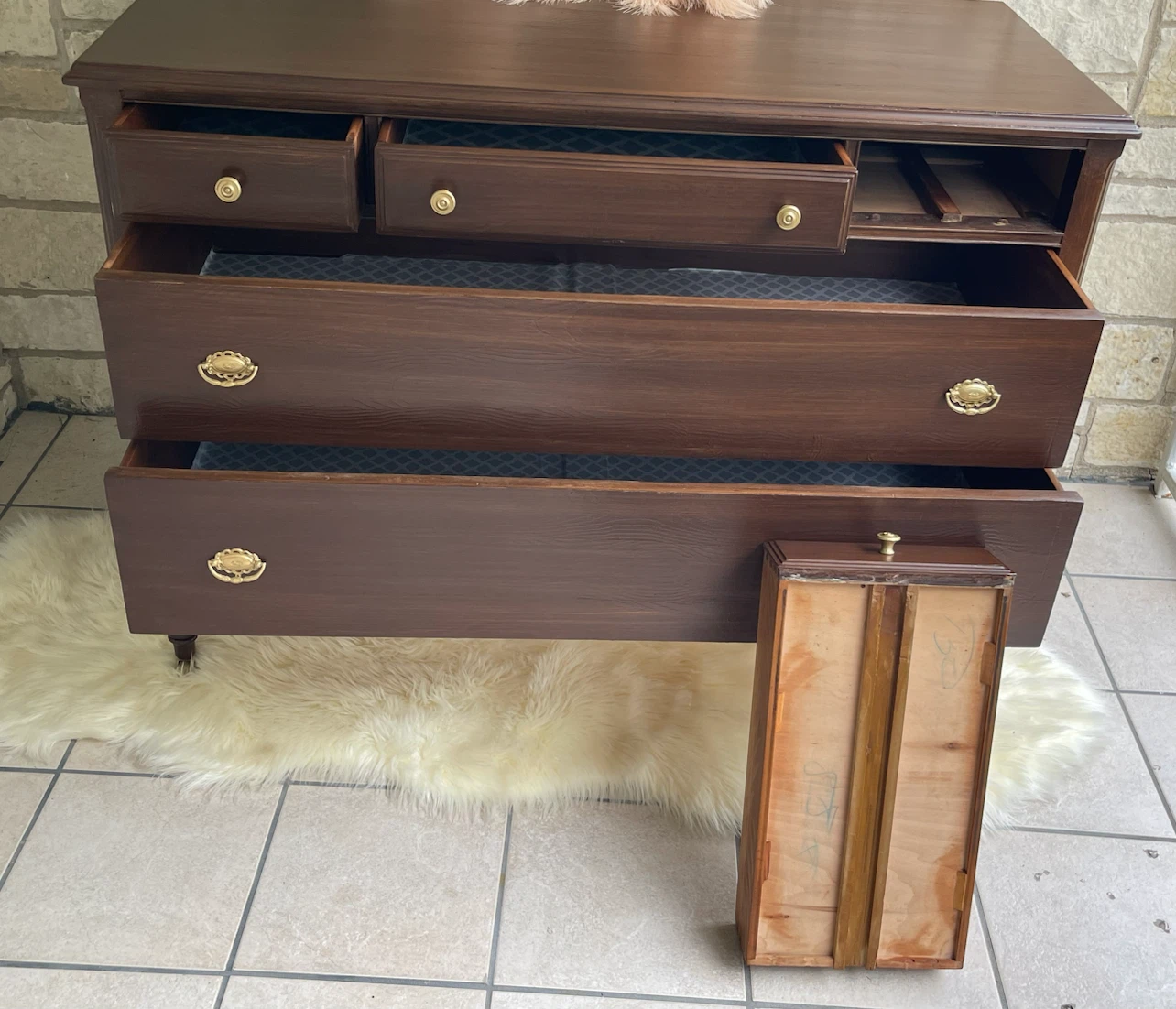 Vintage 5 drawers dresser/ vanity/small credenza/entrance piece - photo 4