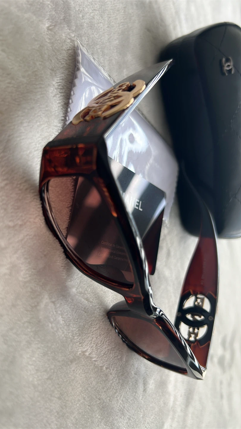 Chanel Sunglasses Tortoiseshell with Gold Embellishment - photo 4