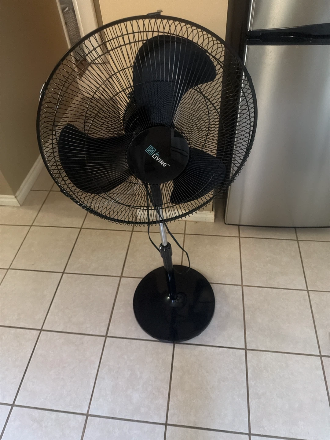 For Living black pedestal fan