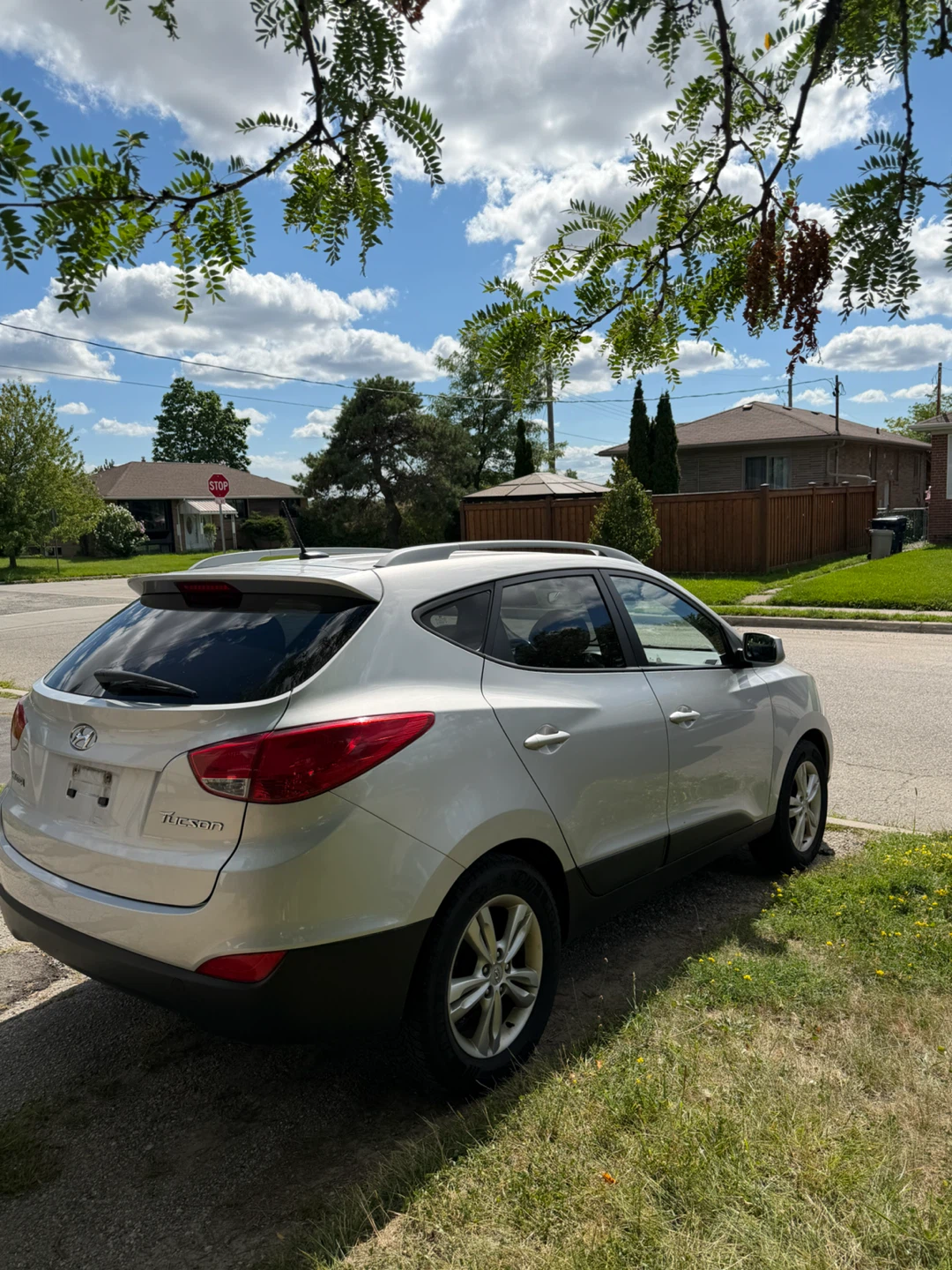 Silver Hyundai Tucson - photo 4