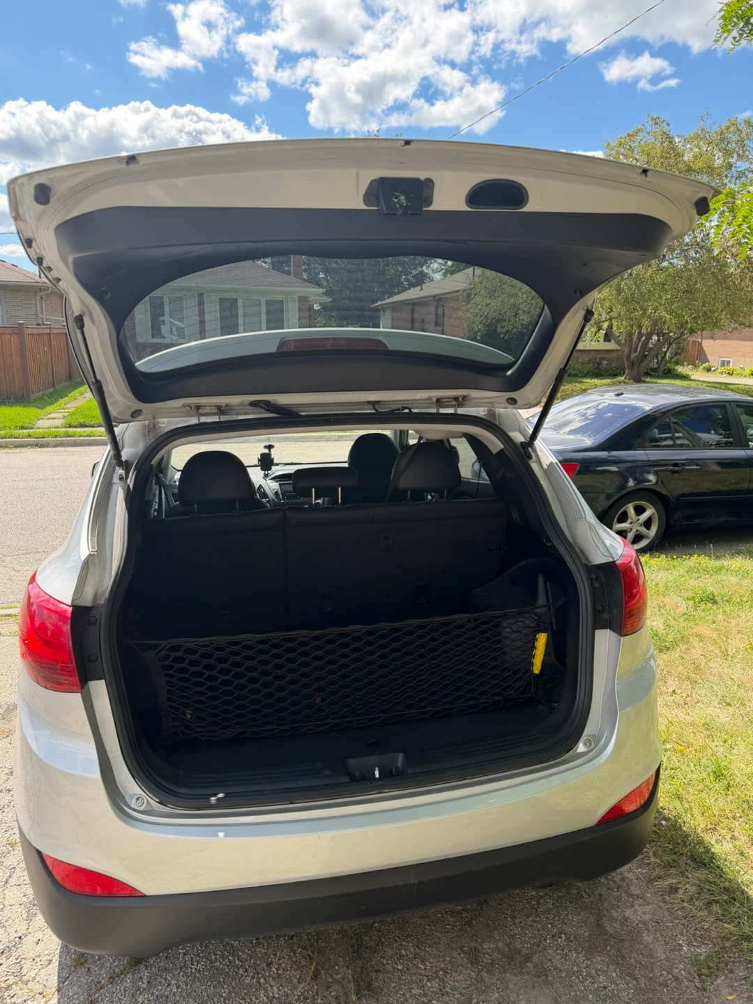 Silver Hyundai Tucson - photo 5