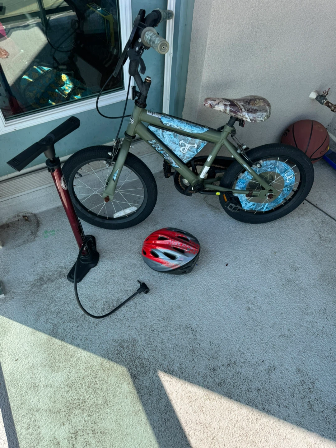 Kids Bicycle (16 inch wheel) with Helmet and Pump