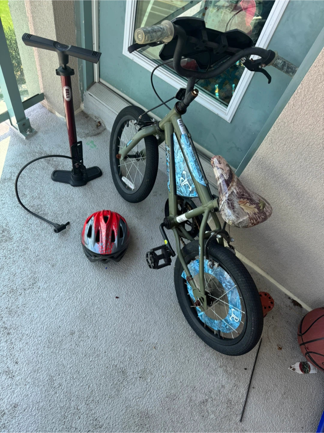 Kids Bicycle (16 inch wheel) with Helmet and Pump - photo 2