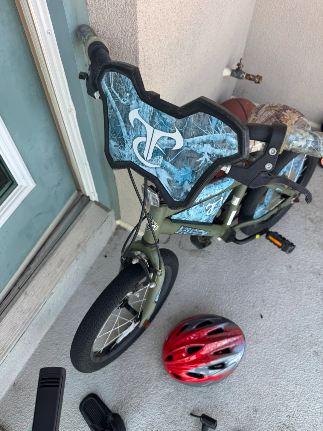 Kids Bicycle (16 inch wheel) with Helmet and Pump - photo 3