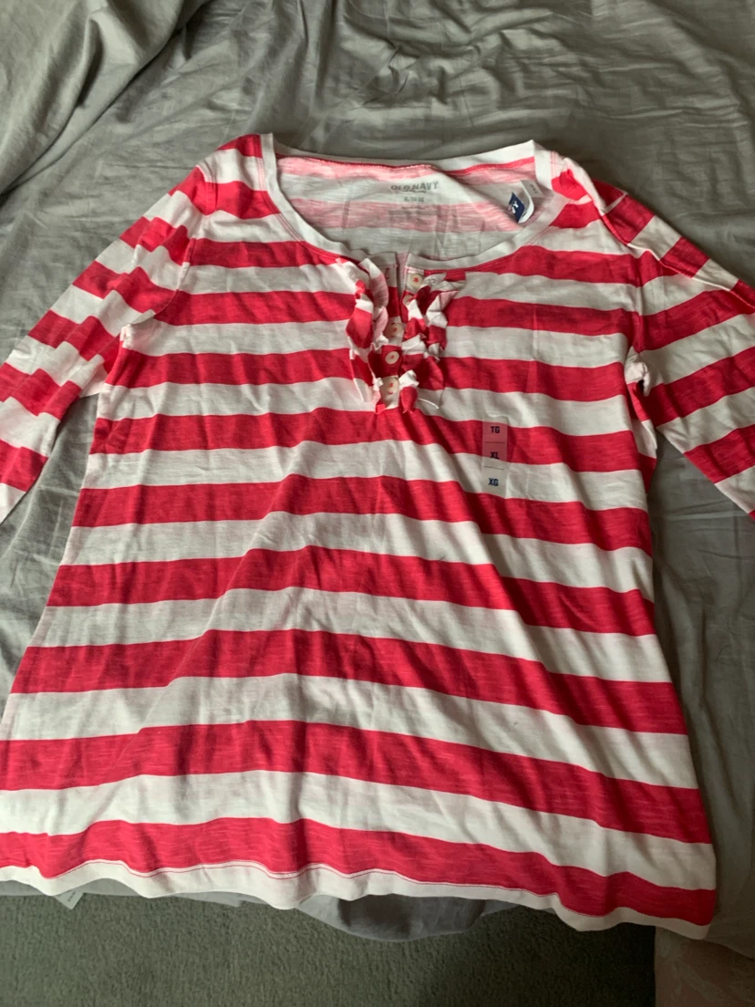 Old navy long sleeve shirt never worn
