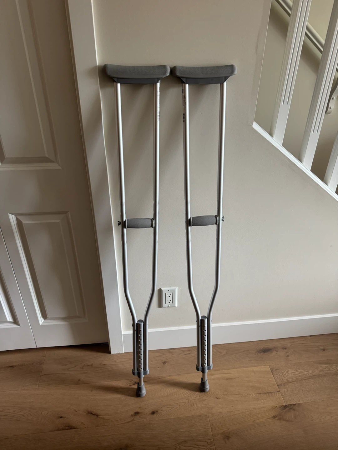 Adjustable Aluminum Crutches