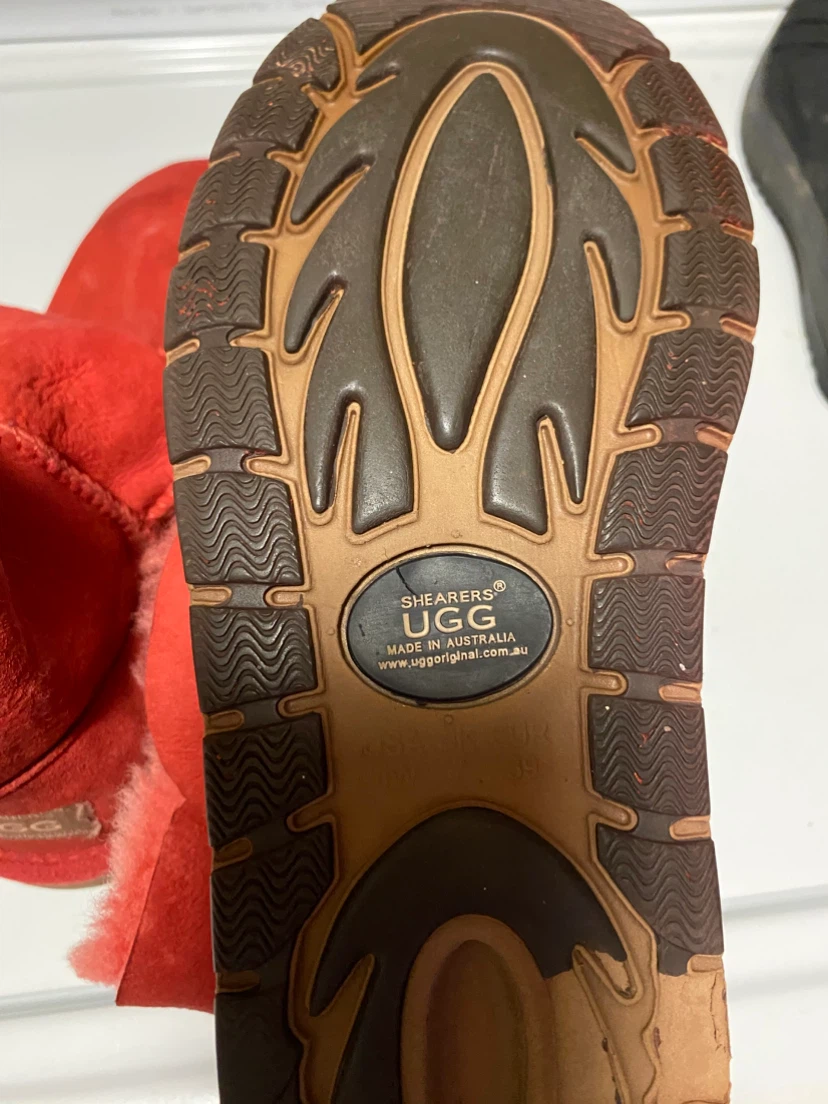 UGG Shearers Red Suede Sheepskin Boots - photo 2