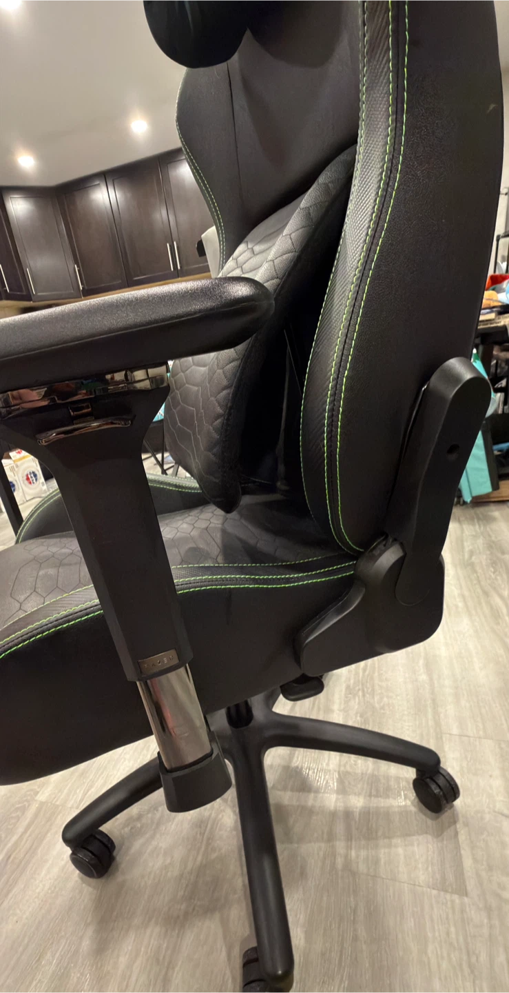 Razer Iskur Gaming Chair - photo 4