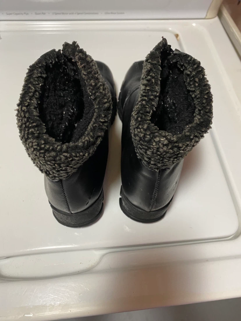 Women's Black Winter Boots with Fleece Lining