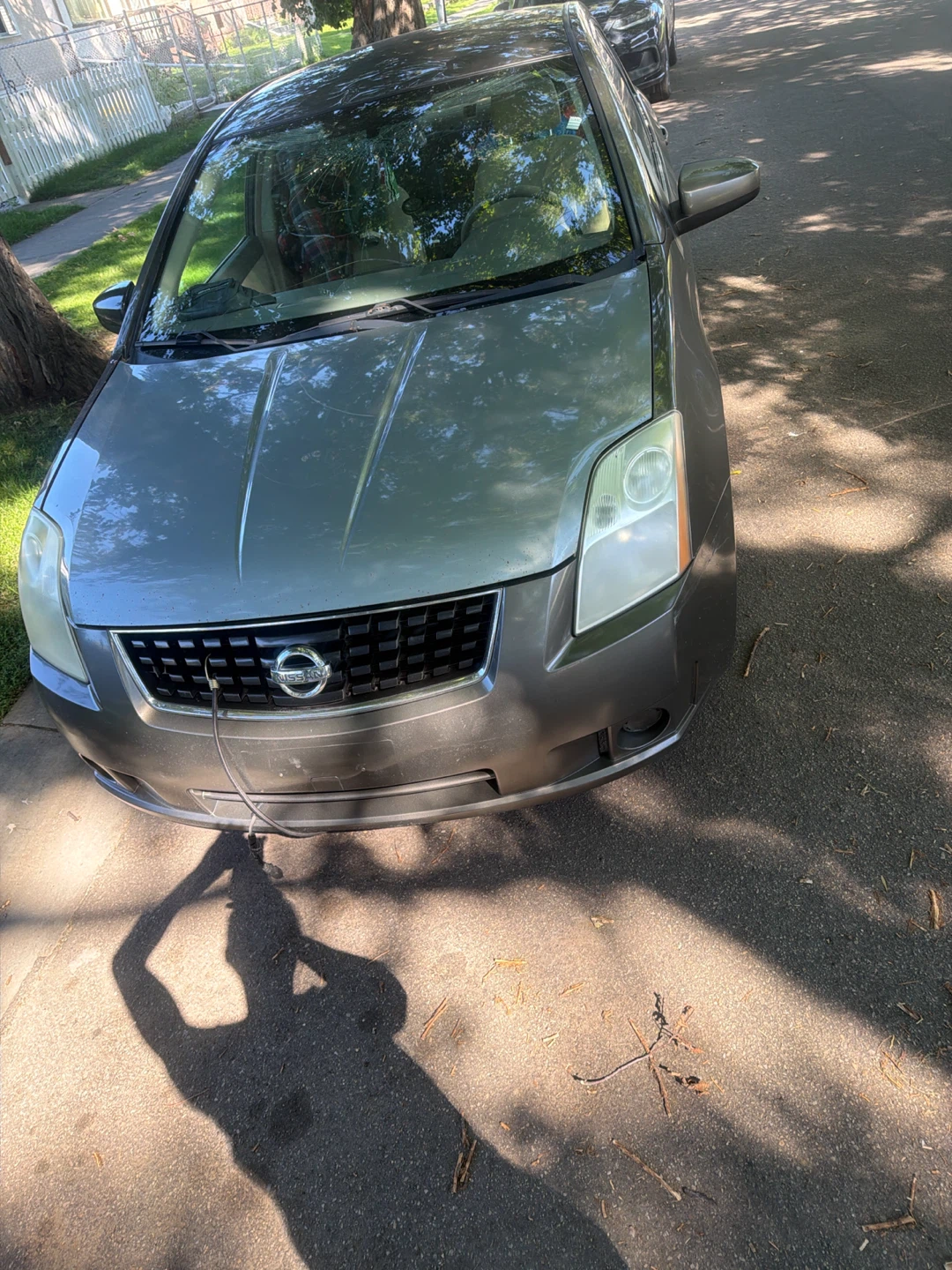 Grey Nissan Sentra sedan - photo 2