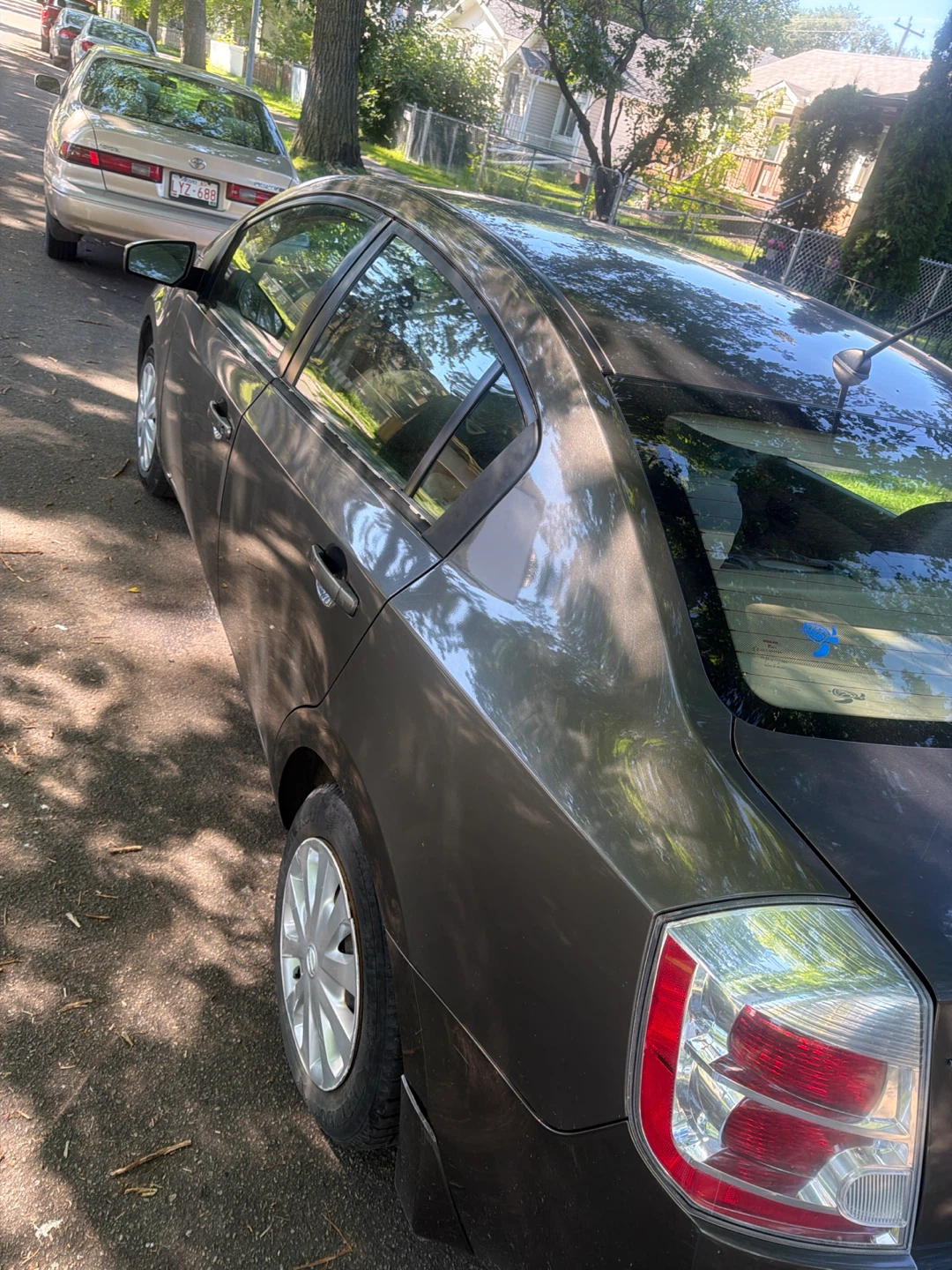 Grey Nissan Sentra sedan - photo 3