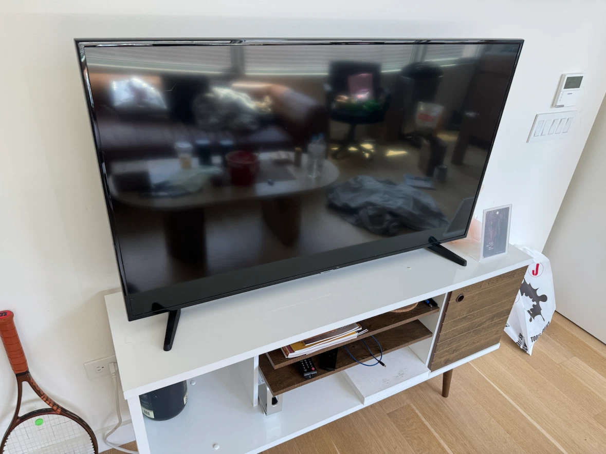 Samsung 50-inch 4K UHD TV and stand tv