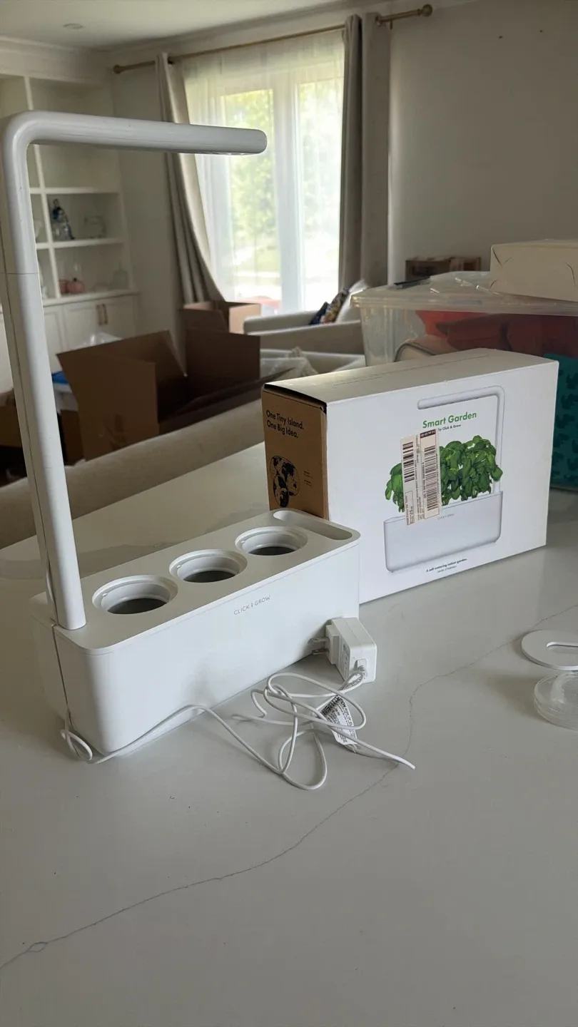 Click & Grow Smart Garden
