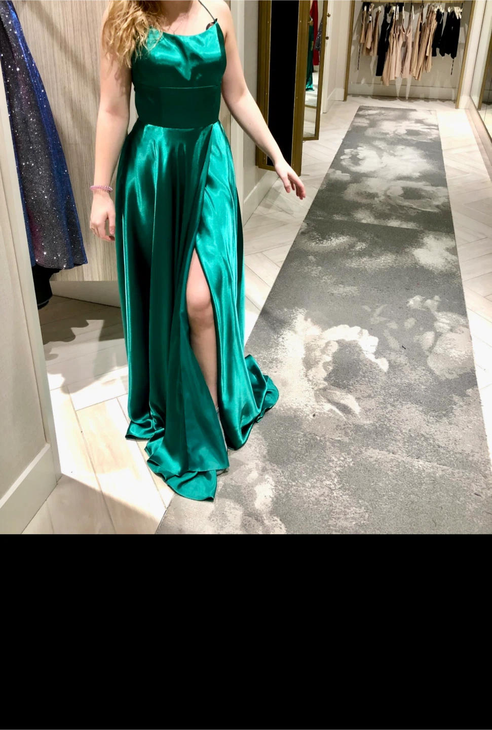 Turns heads in this stunning emerald gown  size 2