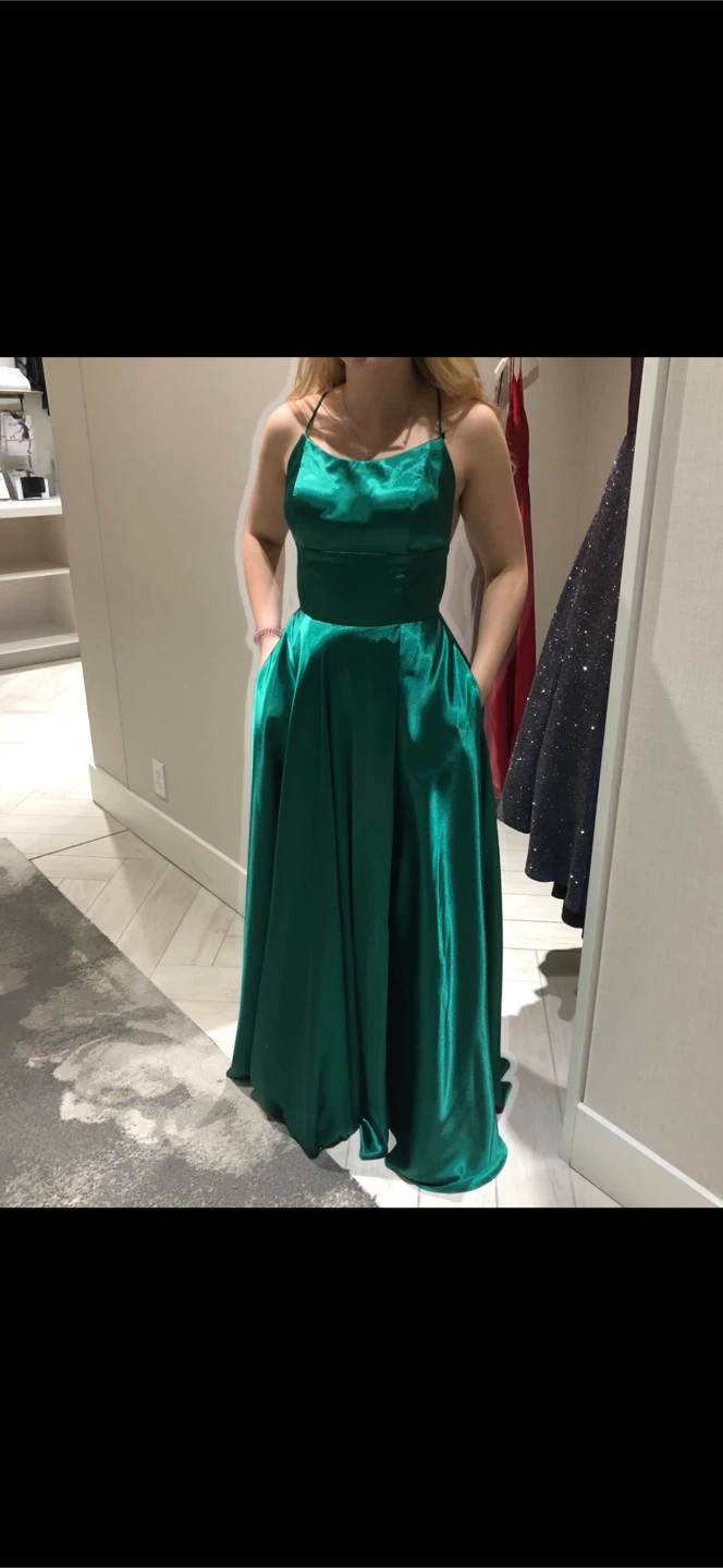 Turns heads in this stunning emerald gown  size 2 - photo 2