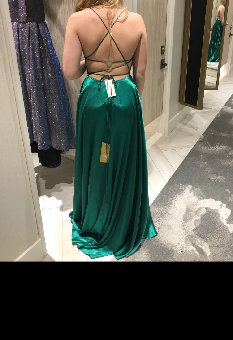 Turns heads in this stunning emerald gown  size 2 - photo 3
