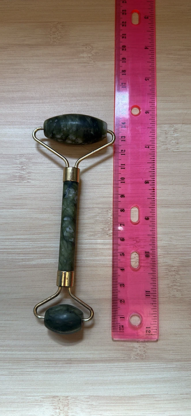 Green Jade Face Roller - photo 2