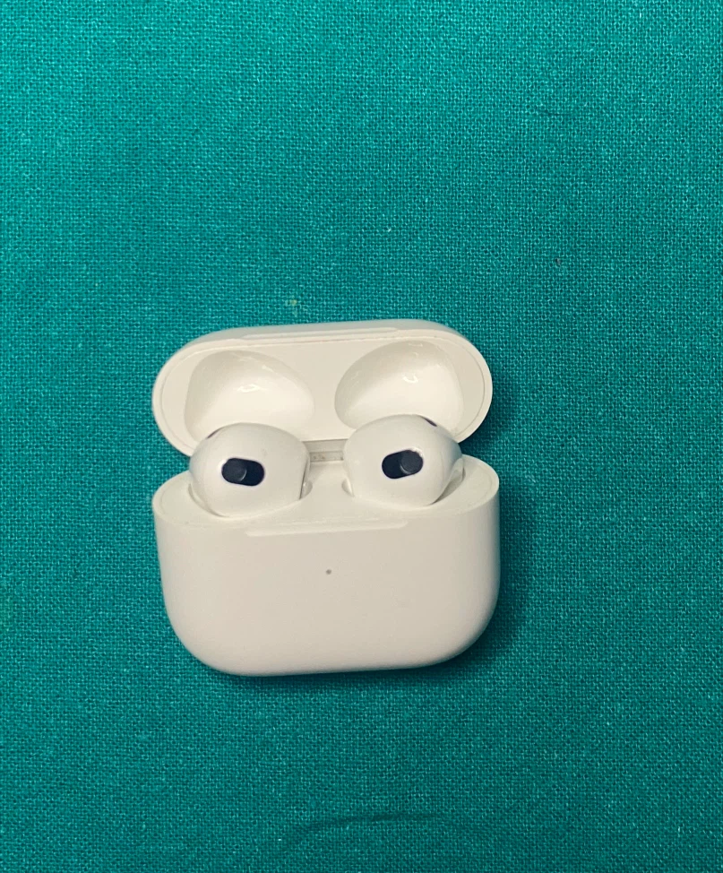 Apple AirPods (3rd Generation) with Charging Case - photo 3