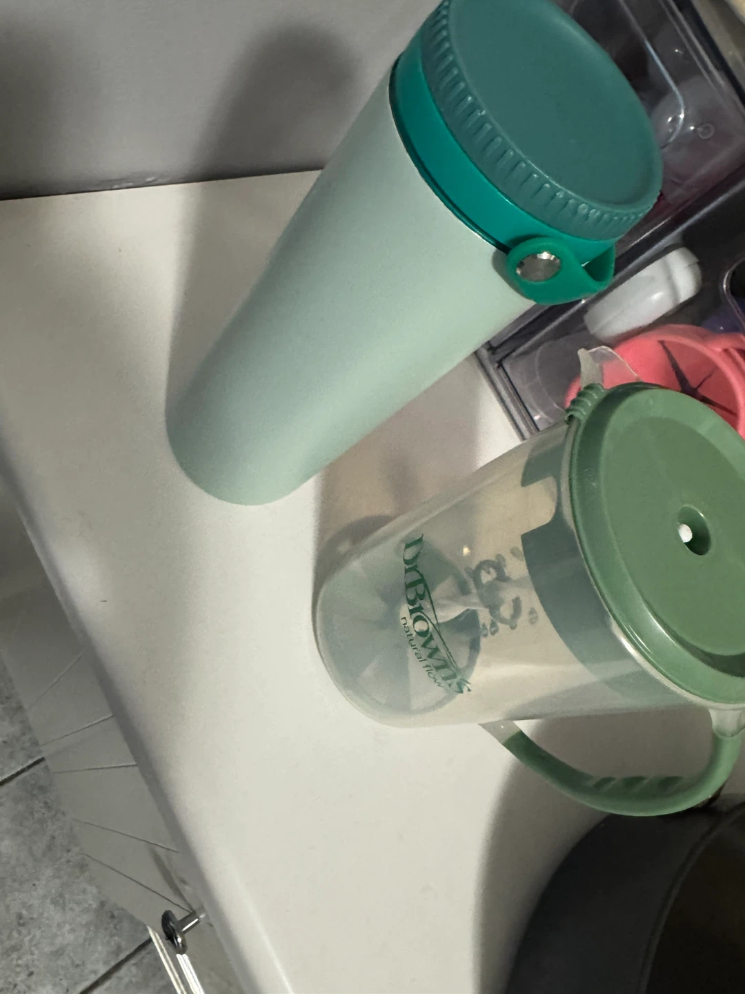 Willow breast milk cooler and dr browns storage