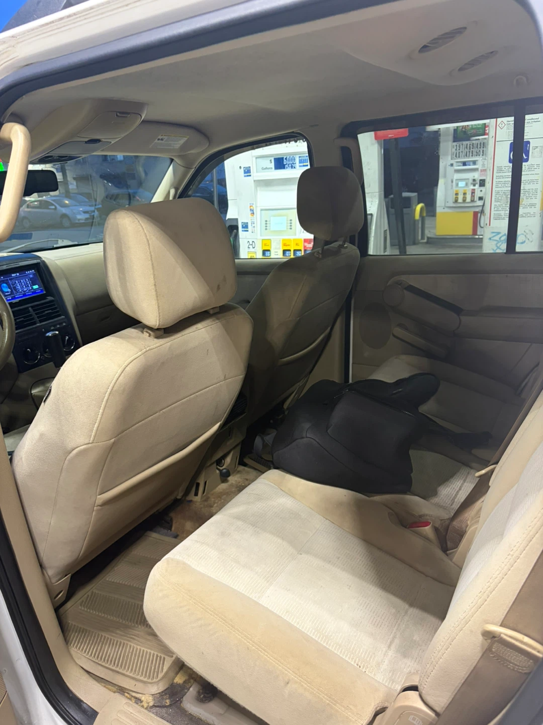 White Ford Explorer SUV - photo 5