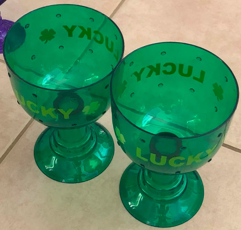 Set of 2 Green "Lucky" Plastic Wine Glasses - photo 2