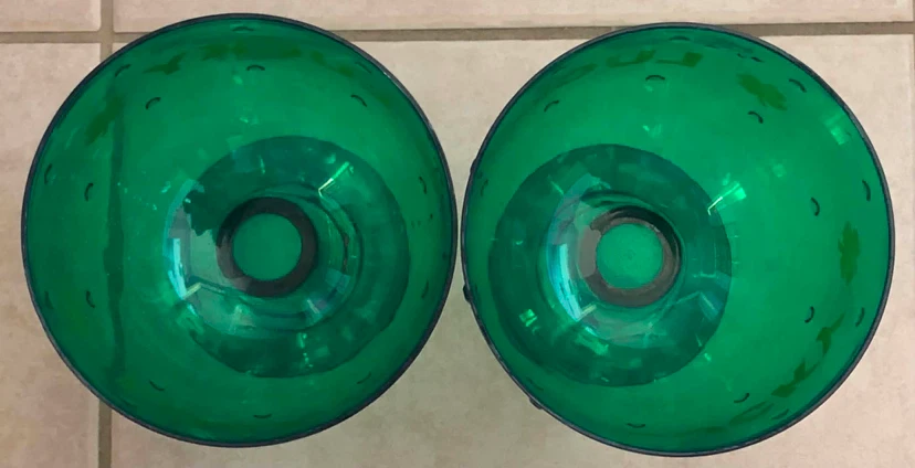 Set of 2 Green "Lucky" Plastic Wine Glasses - photo 3