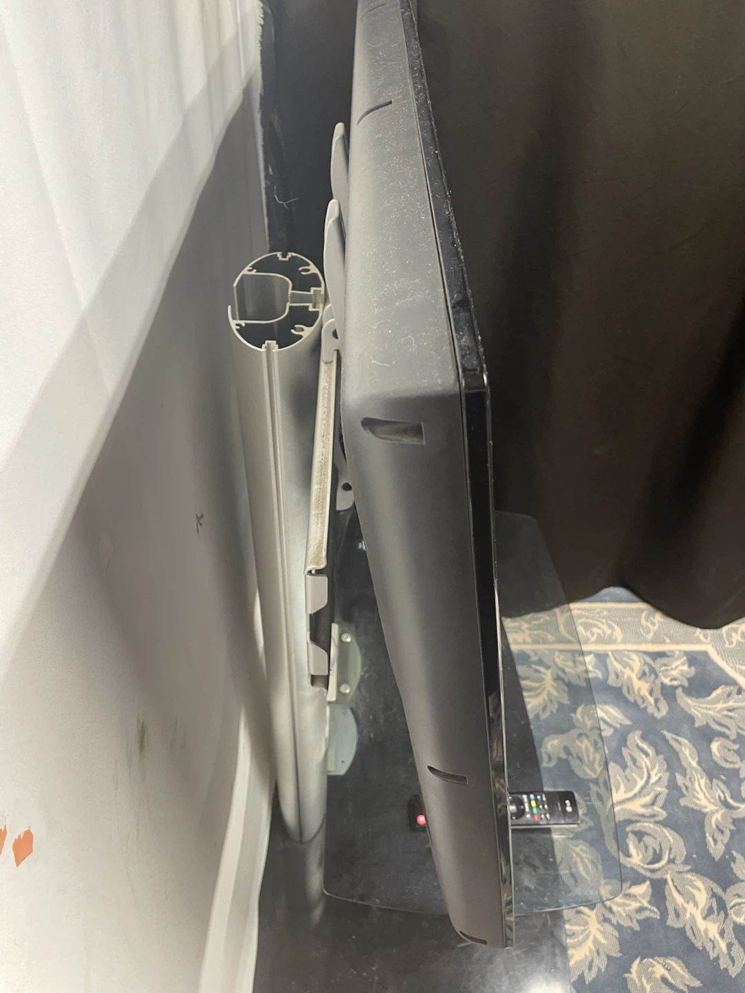 LG TV with Glass and Metal Stand - photo 3