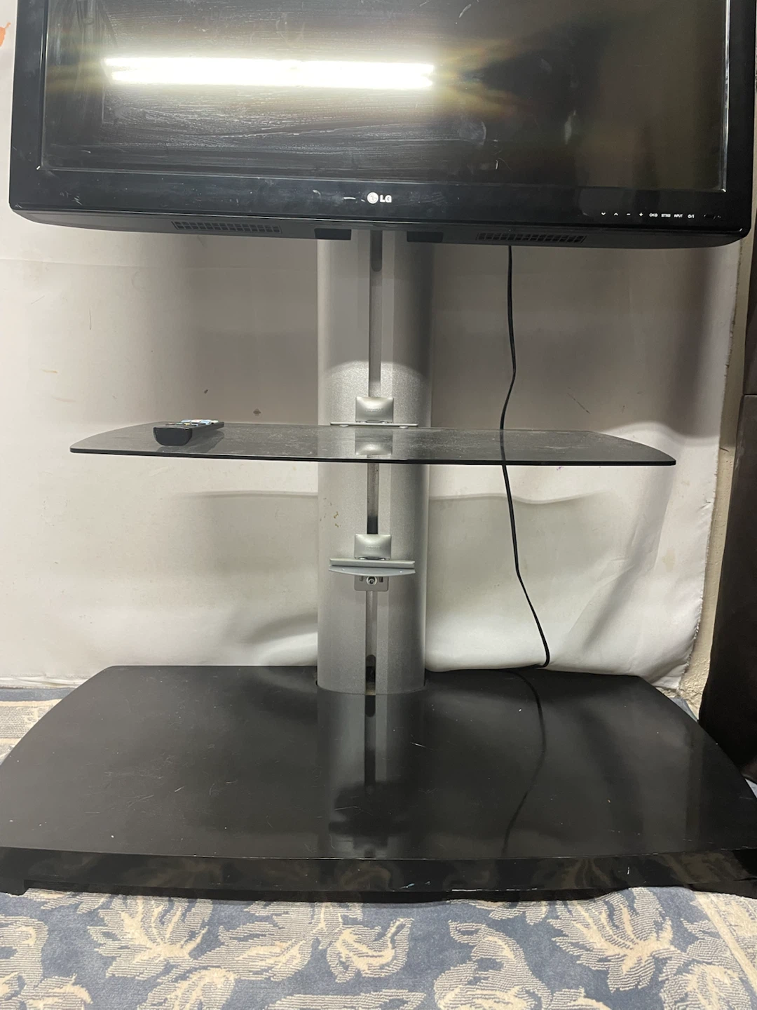 LG TV with Glass and Metal Stand - photo 5