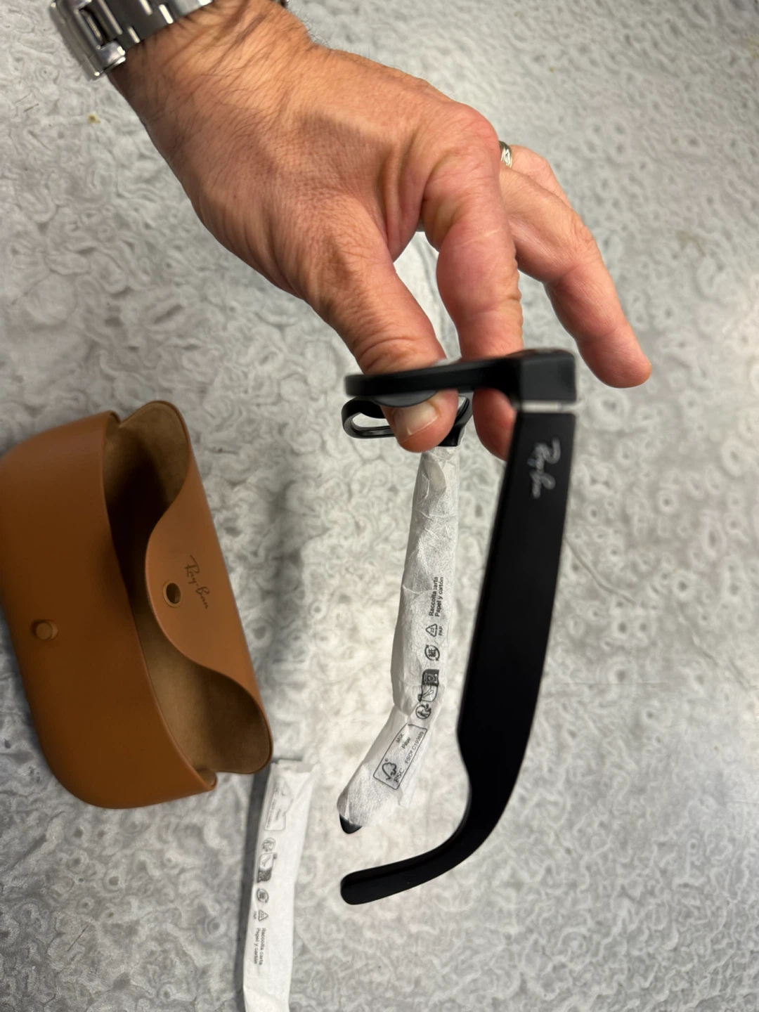 Ray-Ban Wayfarer Sunglasses with Case - photo 2