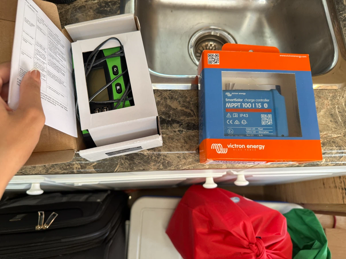 Victron Energy SmartSolar MPPT 100 15 Charge Controller - photo 2