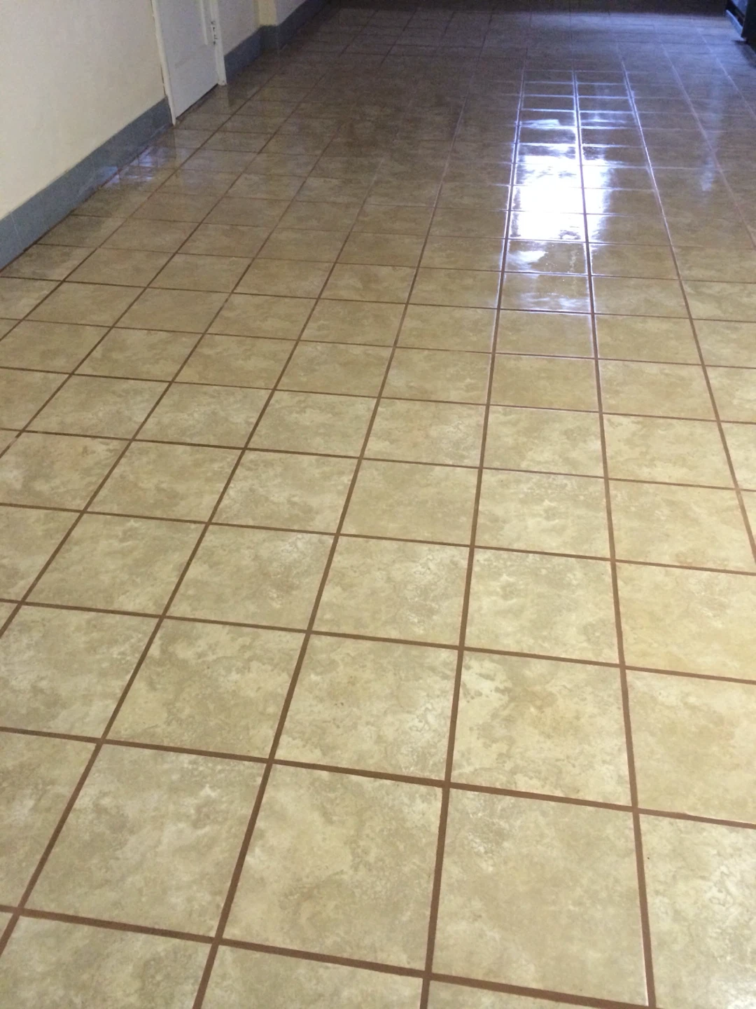 North flushing- very large sub level Apt for rent