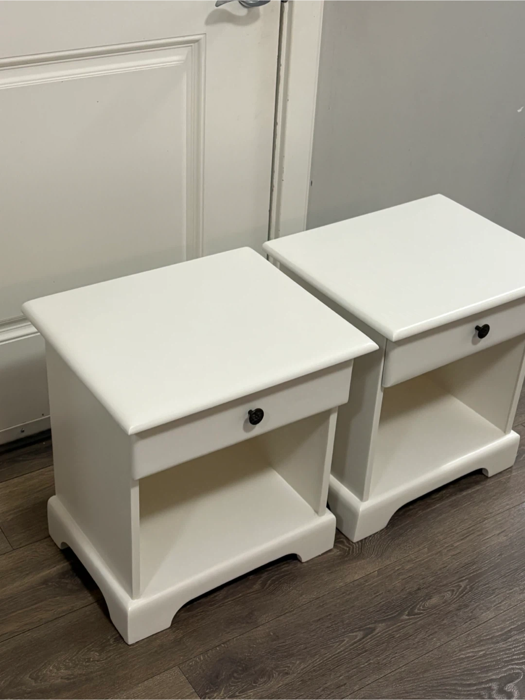 White Nightstands (Pair) - photo 3