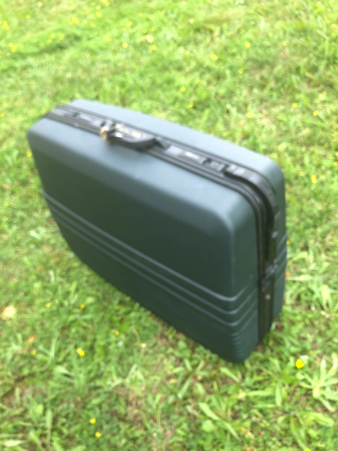 Dark Green Hard-Shell Suitcase (10x20x26inch)