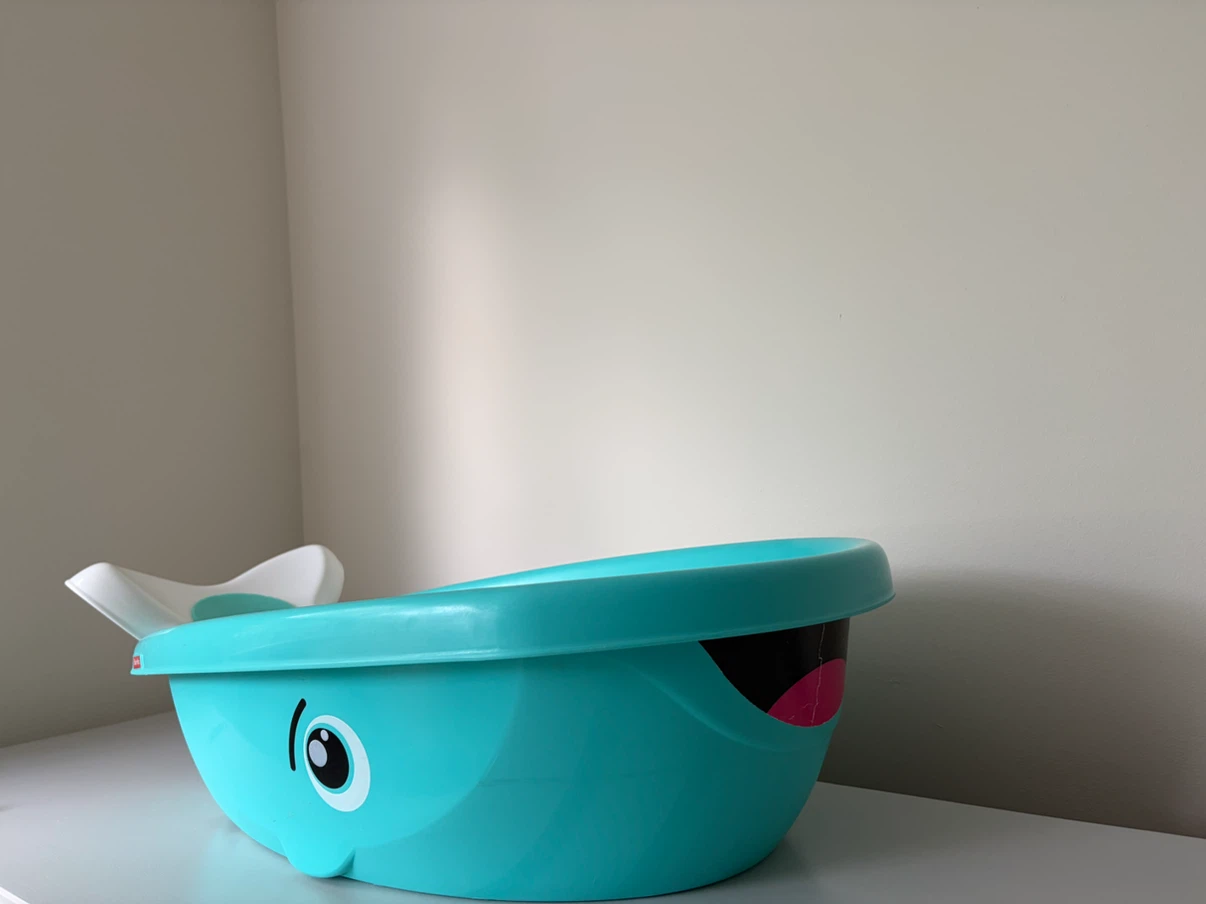 Fisher-Price Baby to Toddler Bath Whale Tub